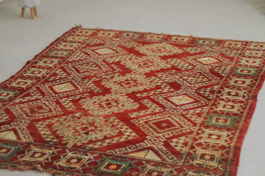 Vintage Moroccan Rug – Handmade Wool Berber rug, 5x8 ft – Red beni mguild rug