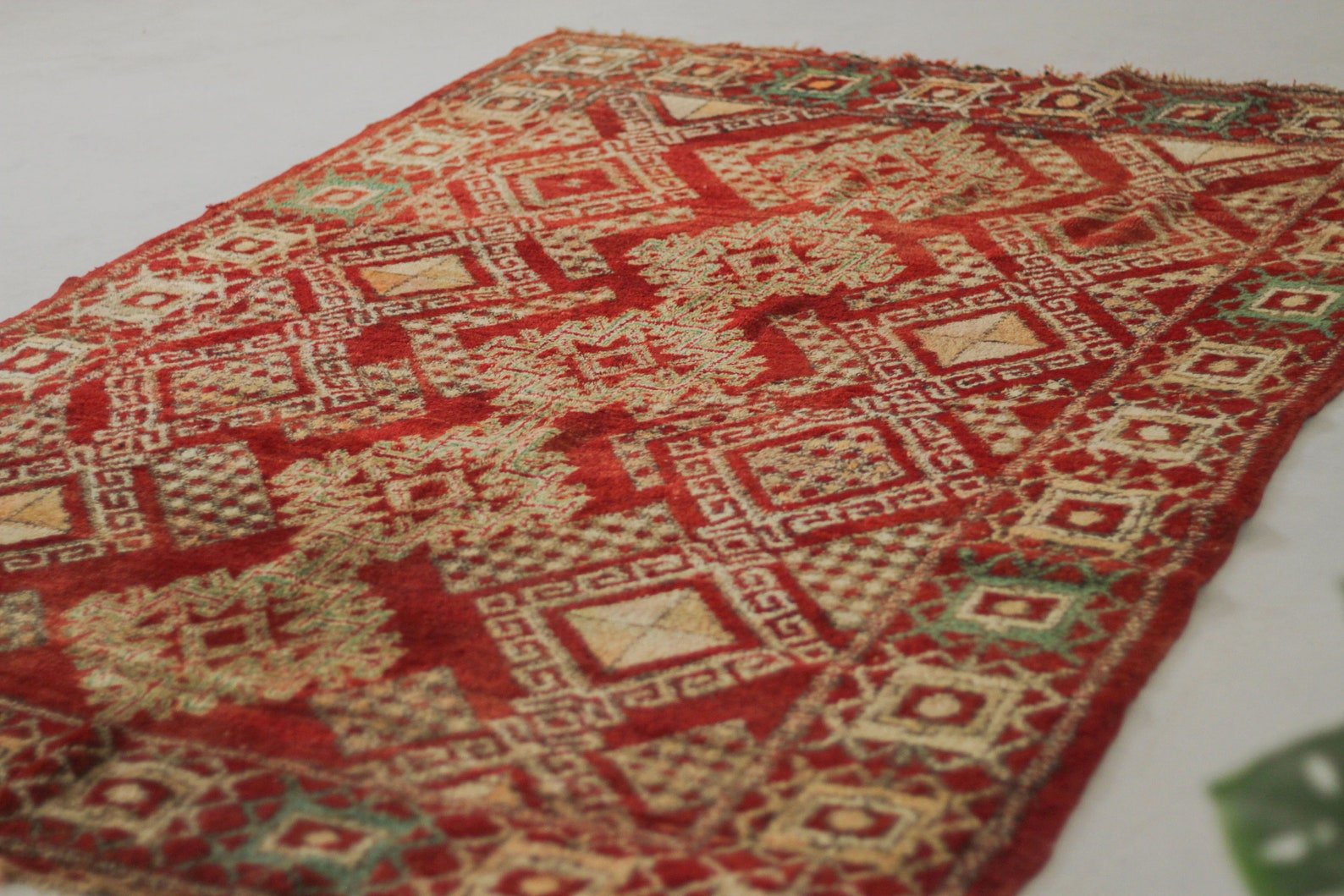 Vintage Moroccan Rug – Handmade Wool Berber rug, 5x8 ft – Red beni mguild rug