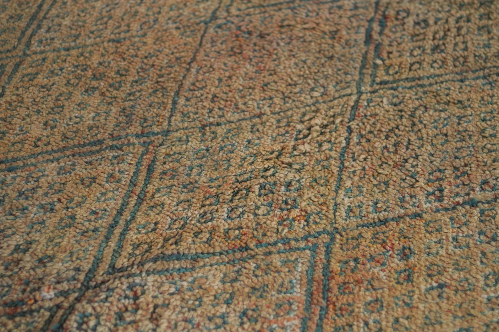 Vintage Moroccan Rug – Handmade Wool Berber rug, 7x10 ft – Gray beni mguild rug