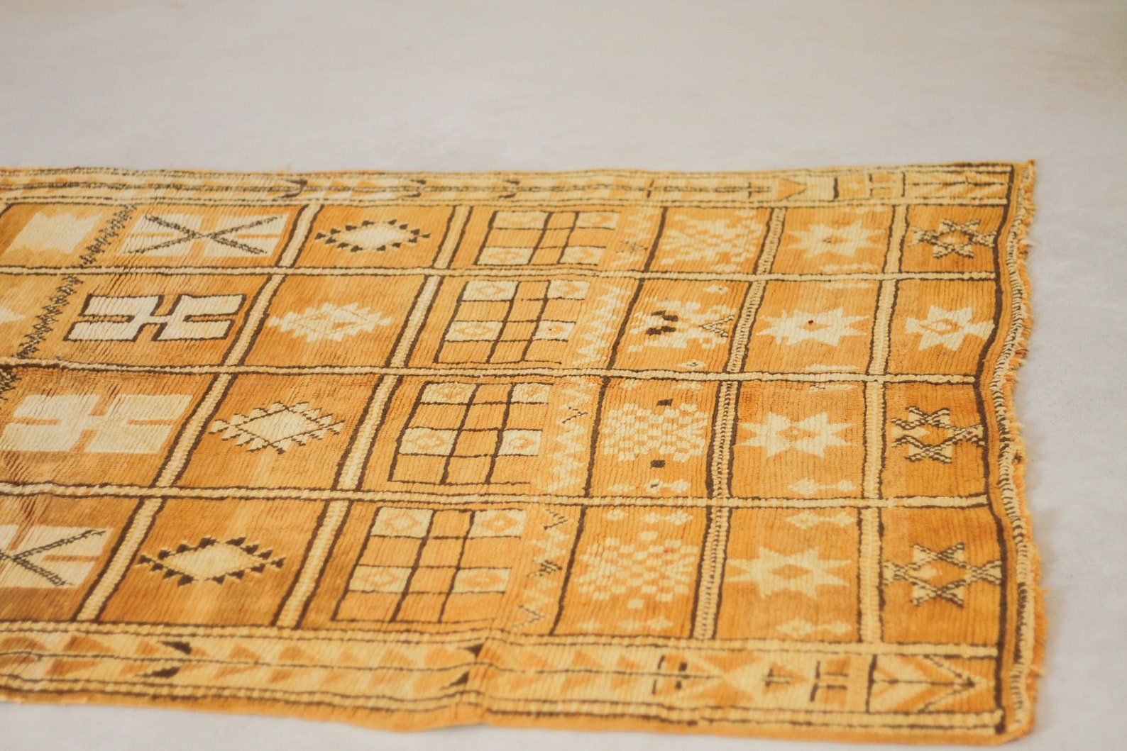 Vintage Moroccan Rug – Handmade Wool Berber rug, 7x5 ft – Yellow beni mguild rug