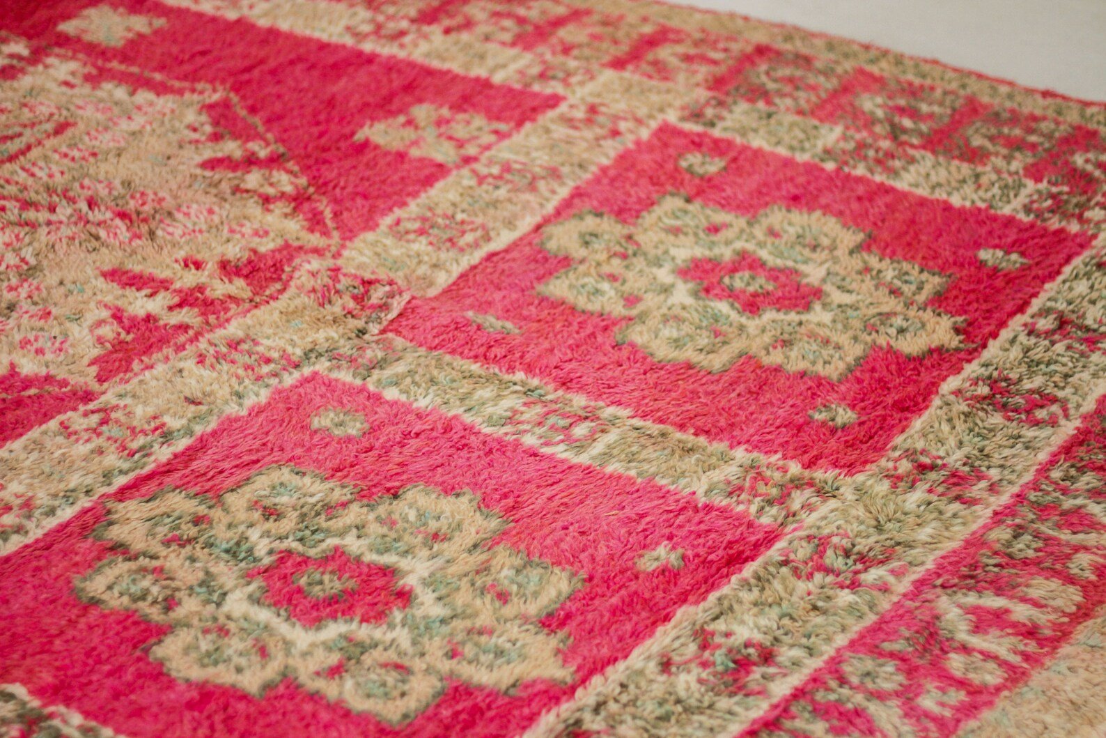 Vintage Moroccan Rug – Handmade Wool Berber rug, 7x12 ft – Pink beni mguild rug