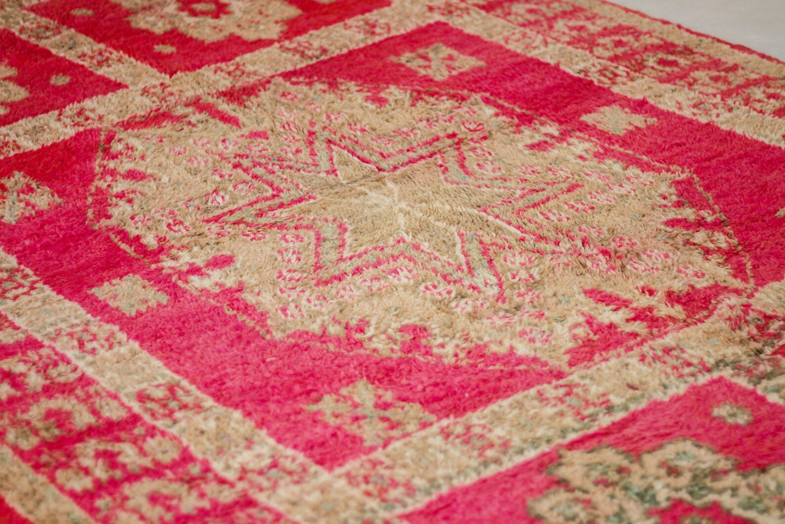 Vintage Moroccan Rug – Handmade Wool Berber rug, 7x12 ft – Pink beni mguild rug
