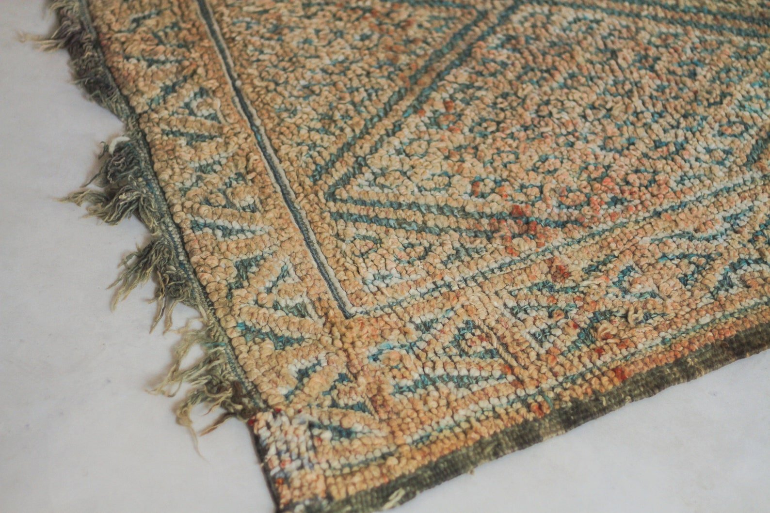 Vintage Moroccan Rug – Handmade Wool Berber rug, 7x10 ft – Gray beni mguild rug