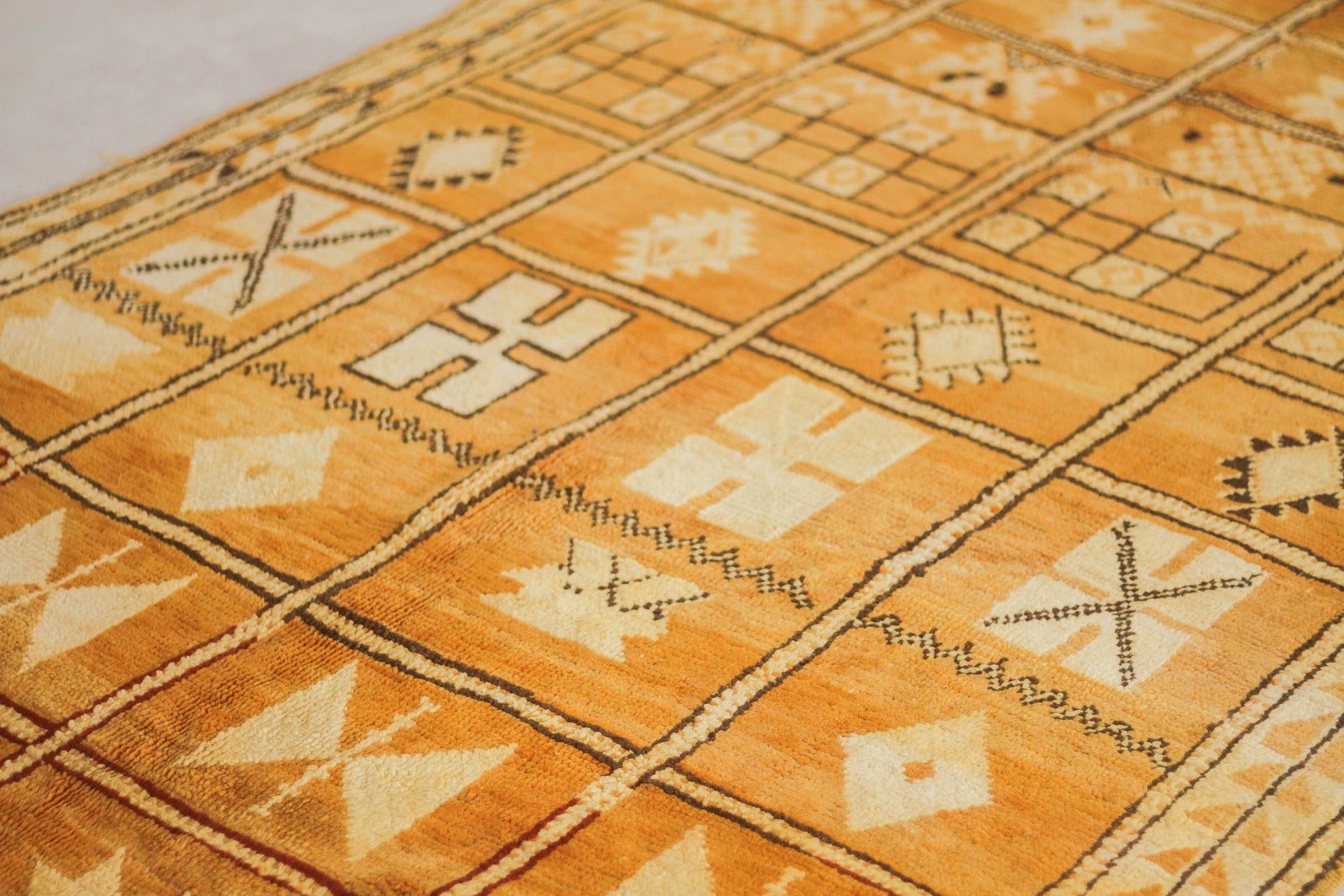 Vintage Moroccan Rug – Handmade Wool Berber rug, 7x5 ft – Yellow beni mguild rug