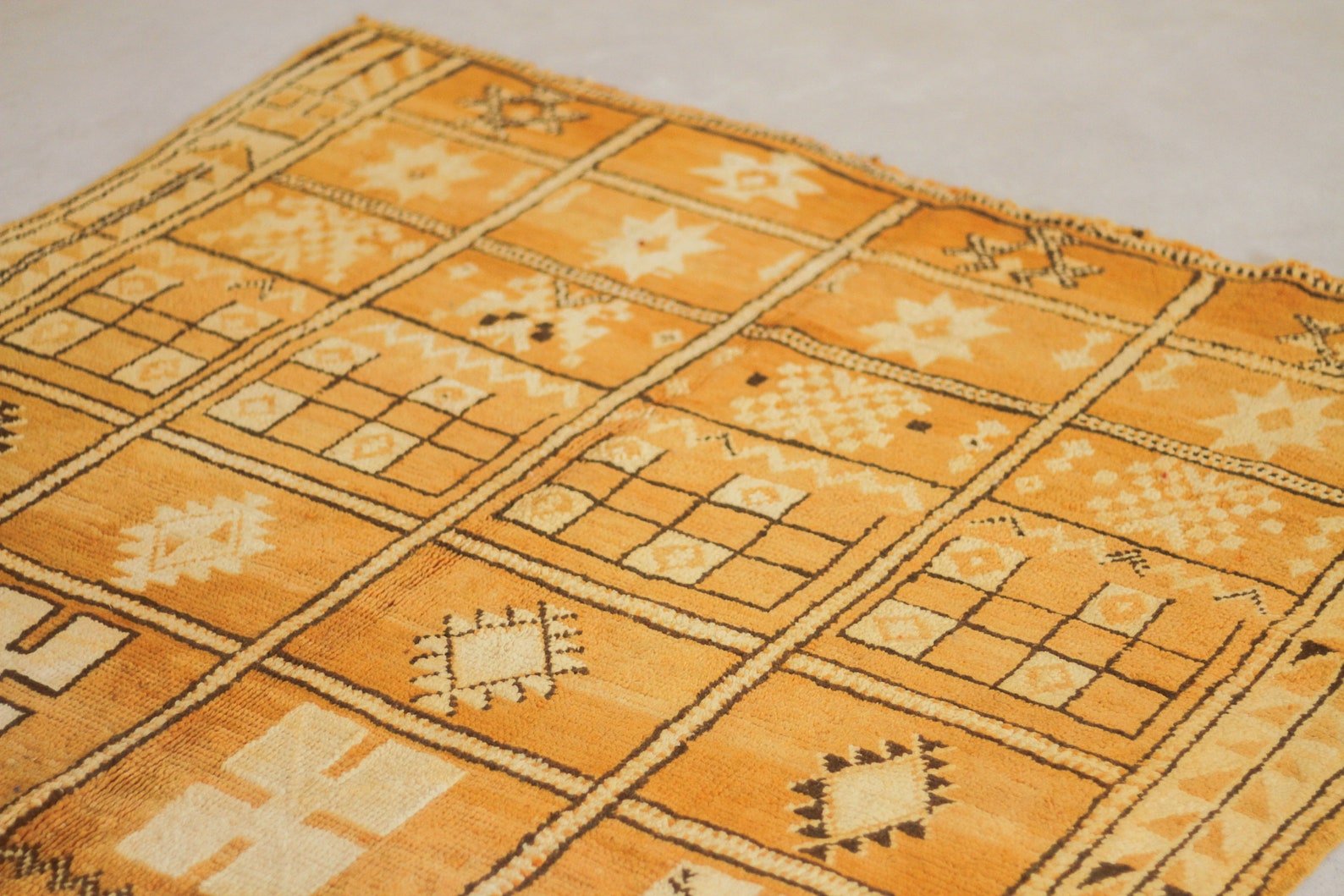 Vintage Moroccan Rug – Handmade Wool Berber rug, 7x5 ft – Yellow beni mguild rug