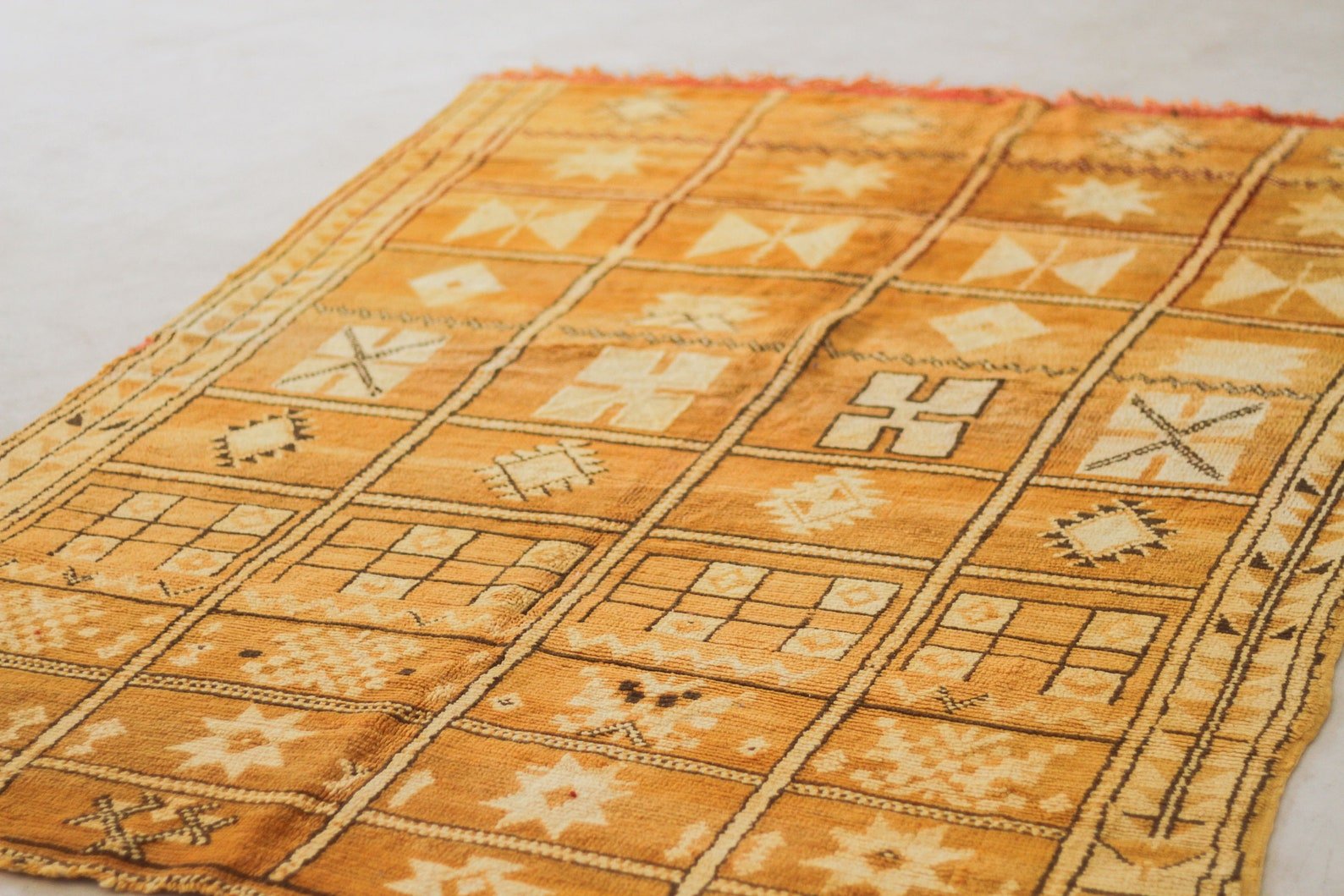 Vintage Moroccan Rug – Handmade Wool Berber rug, 7x5 ft – Yellow beni mguild rug
