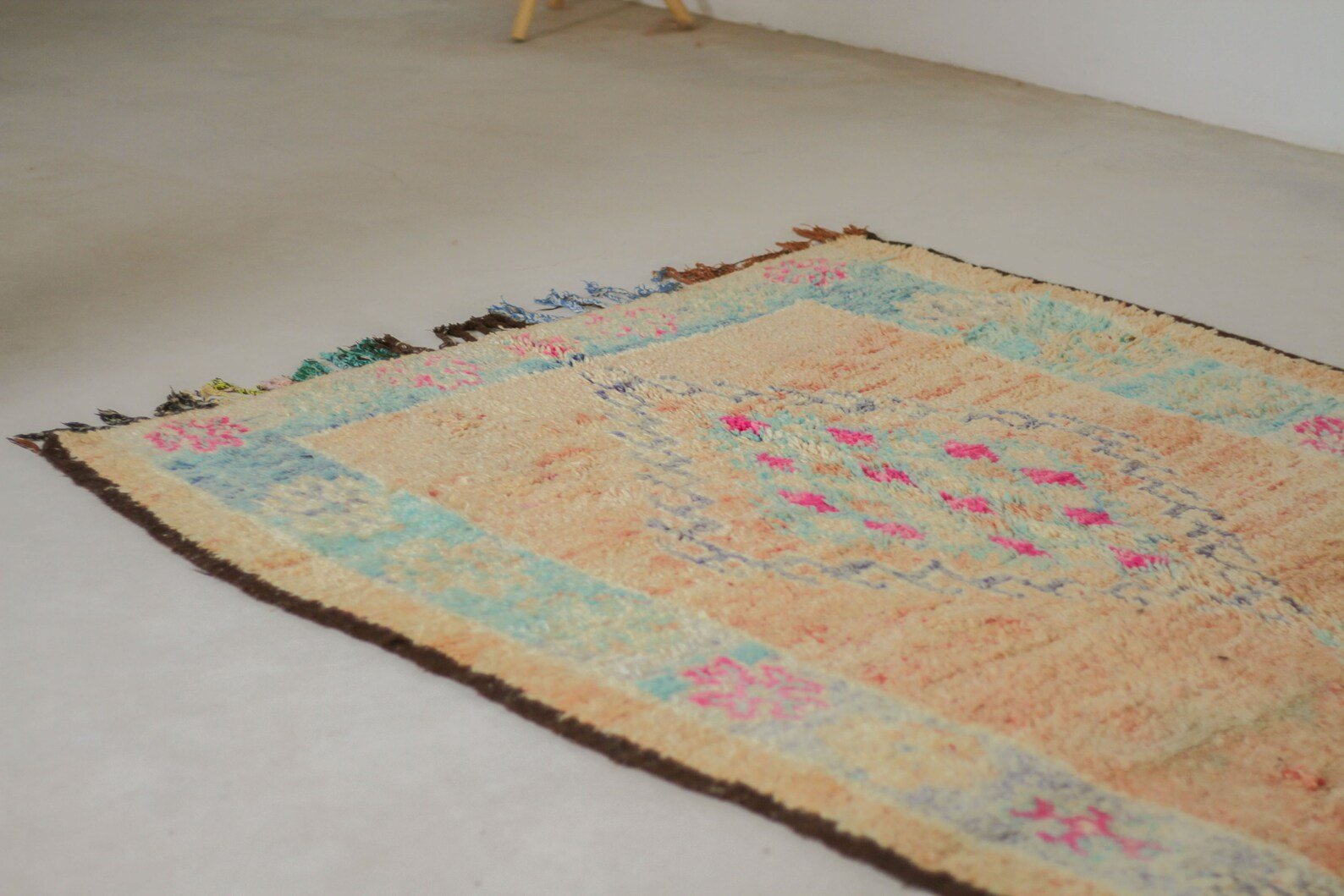 Vintage Moroccan Rug – Handmade Wool Berber rug, 5x11 ft – Pink beni mguild rug