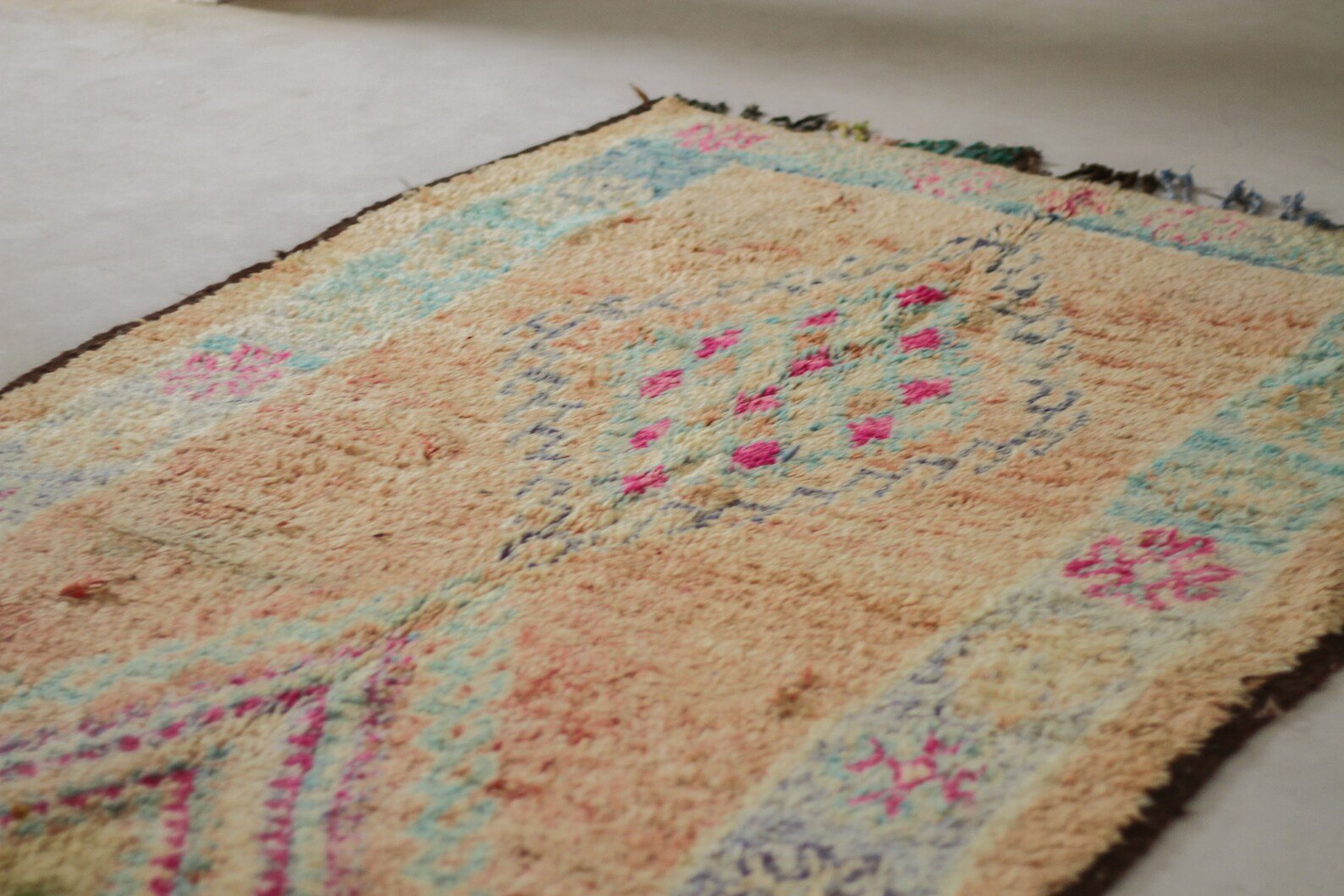 Vintage Moroccan Rug – Handmade Wool Berber rug, 5x11 ft – Pink beni mguild rug