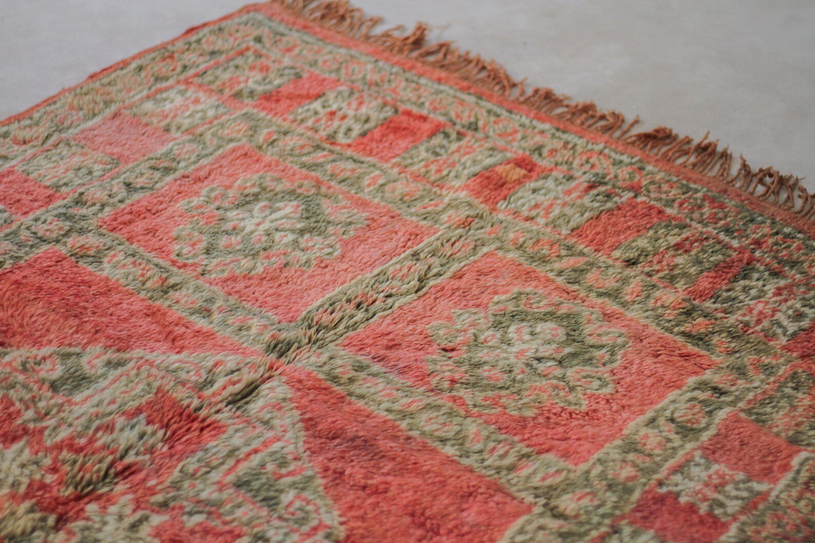 Vintage Moroccan Rug – Handmade Wool Berber rug, 5x11 ft – Pink beni mguild rug