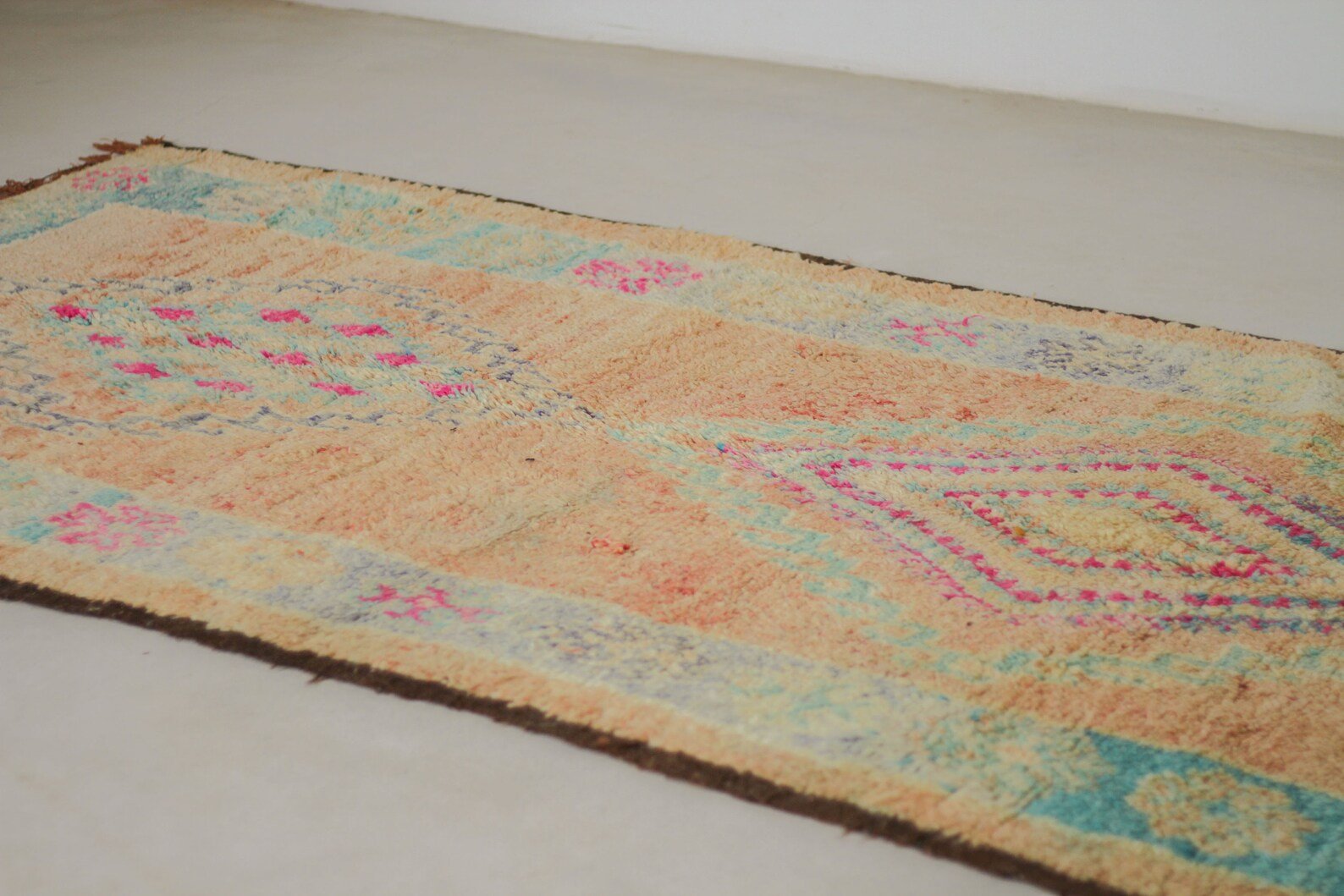 Vintage Moroccan Rug – Handmade Wool Berber rug, 5x11 ft – Pink beni mguild rug