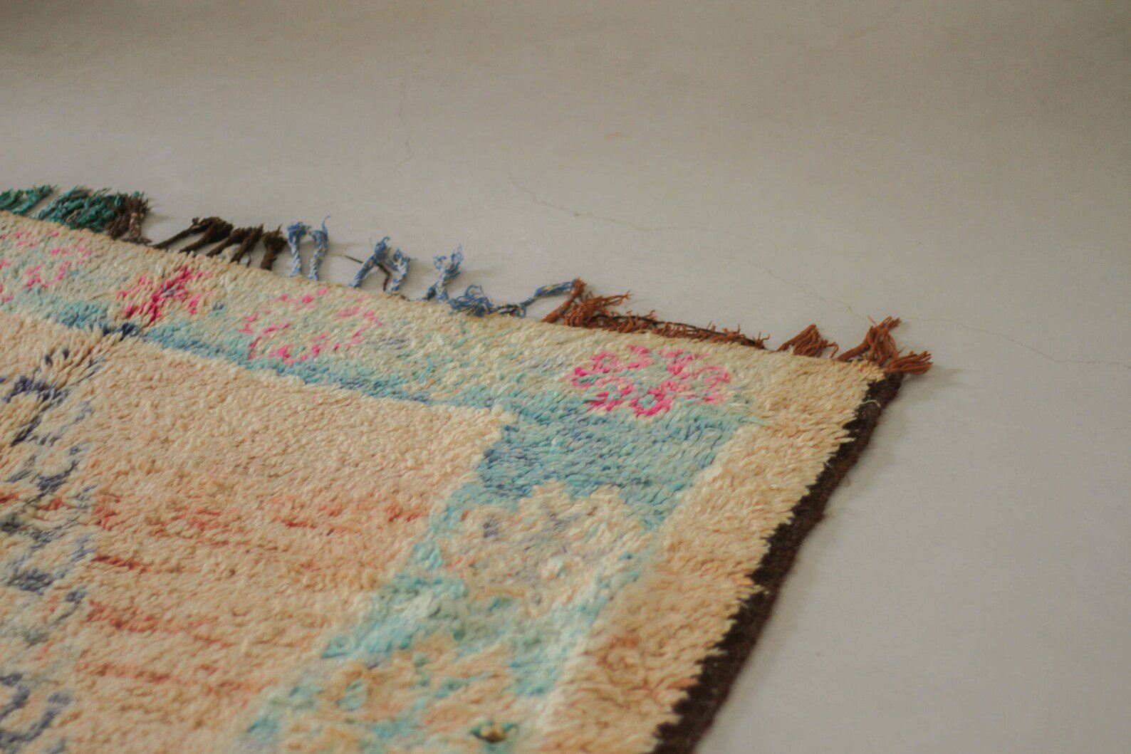 Vintage Moroccan Rug – Handmade Wool Berber rug, 5x11 ft – Pink beni mguild rug