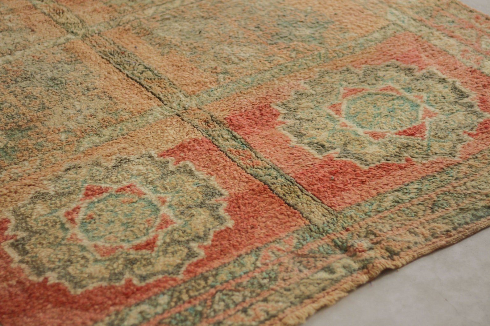 Vintage Moroccan Rug – Handmade Wool Berber rug, 5x8 ft – Peach beni mguild rug