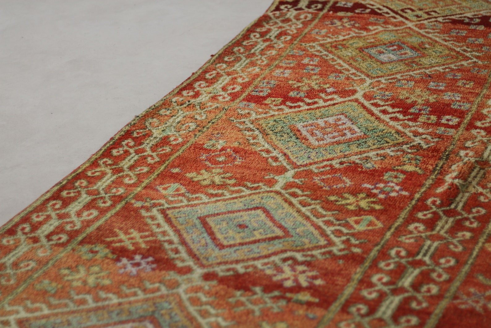 Vintage Moroccan Rug – Handmade Wool Berber rug, 6x10 ft – Red beni mguild rug