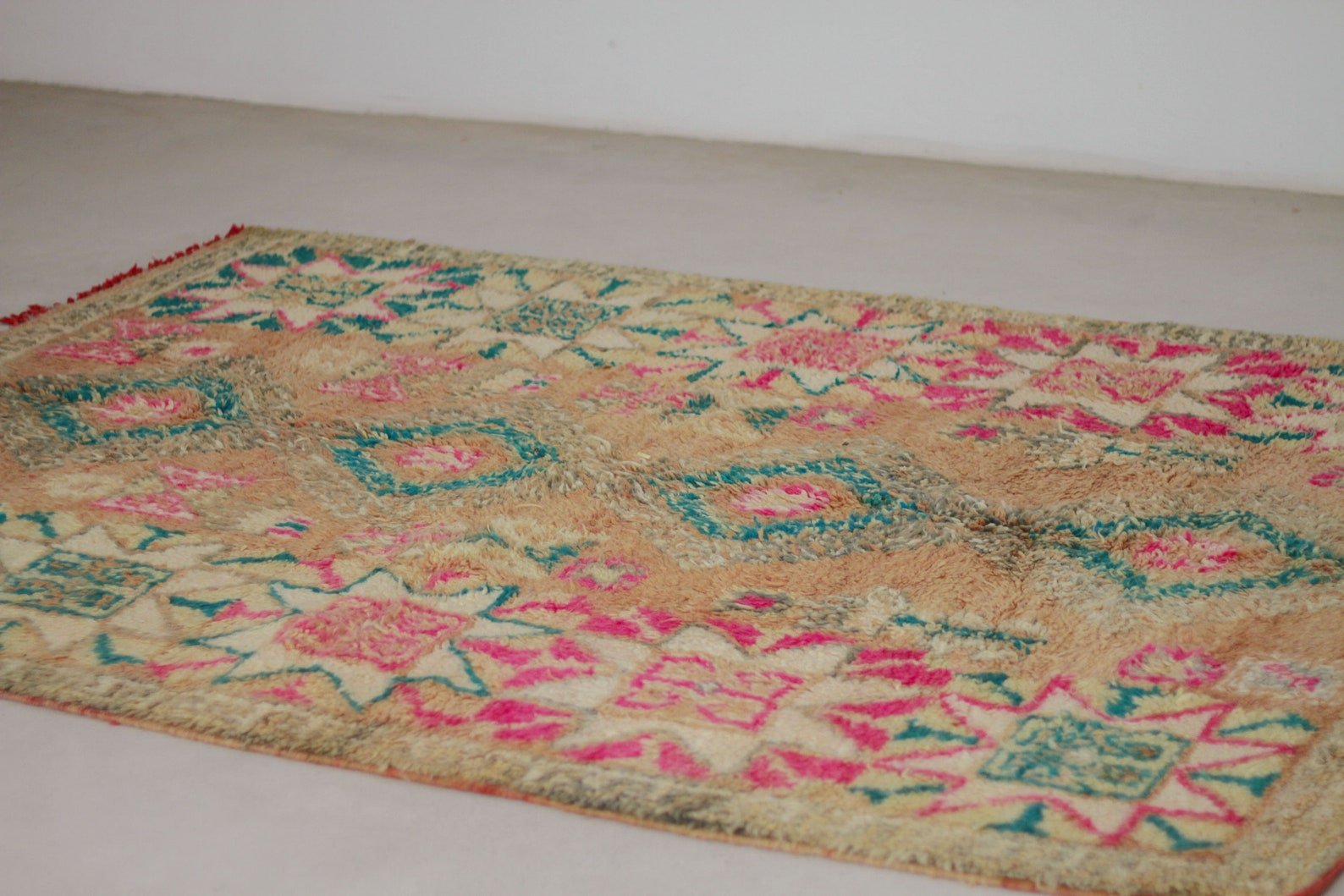 Vintage Moroccan Rug – Handmade Wool Berber rug, 6x8 ft – Pink beni mguild rug