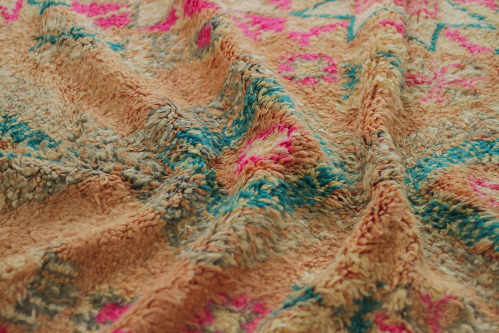 Vintage Moroccan Rug – Handmade Wool Berber rug, 6x8 ft – Pink beni mguild rug