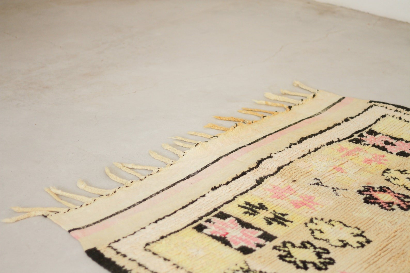 Vintage Moroccan Rug – Handmade Wool Berber rug, 5x11 ft – Yellow beni mguild rug