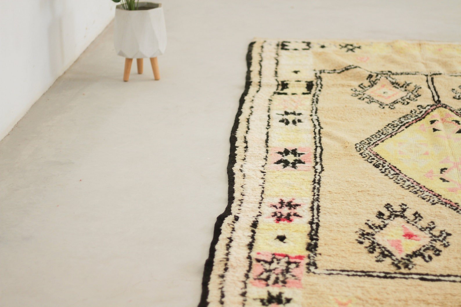 Vintage Moroccan Rug – Handmade Wool Berber rug, 5x11 ft – Yellow beni mguild rug