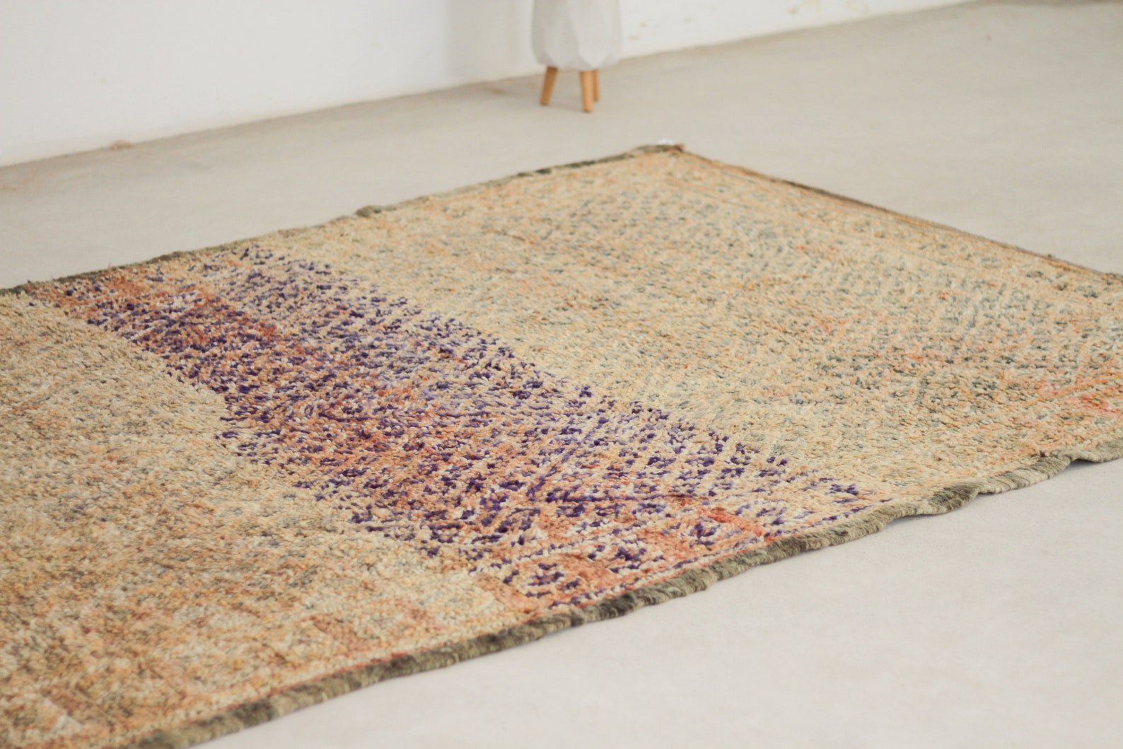 Vintage Moroccan Rug – Handmade Wool Berber rug, 6x9 ft – Peach beni mguild rug