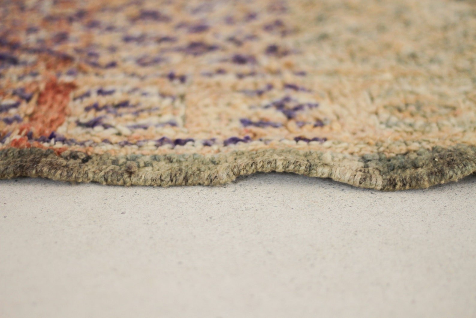 Vintage Moroccan Rug – Handmade Wool Berber rug, 6x9 ft – Peach beni mguild rug
