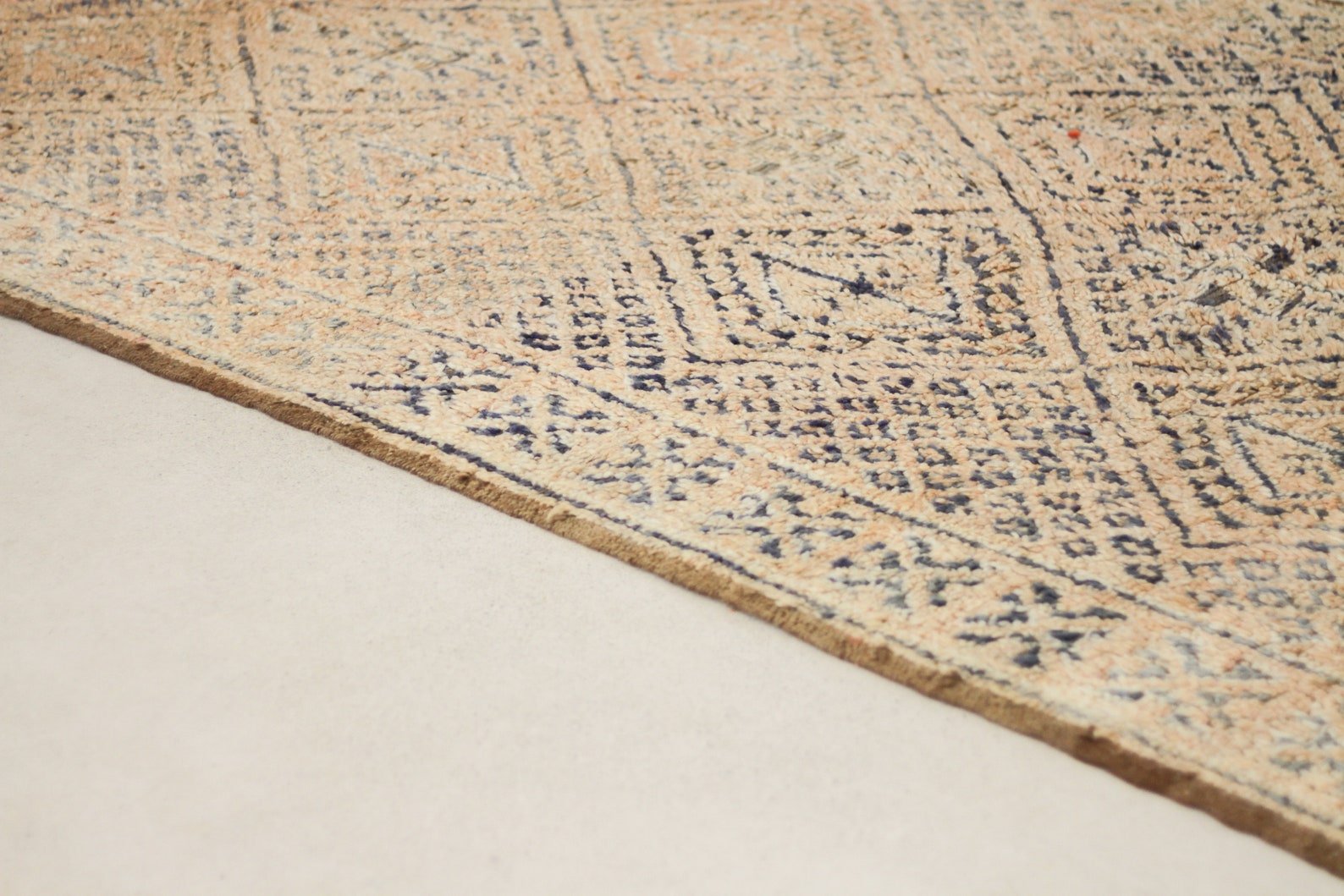 Vintage Moroccan Rug – Handmade Wool Berber rug, 7x11 ft – beige beni mguild rug