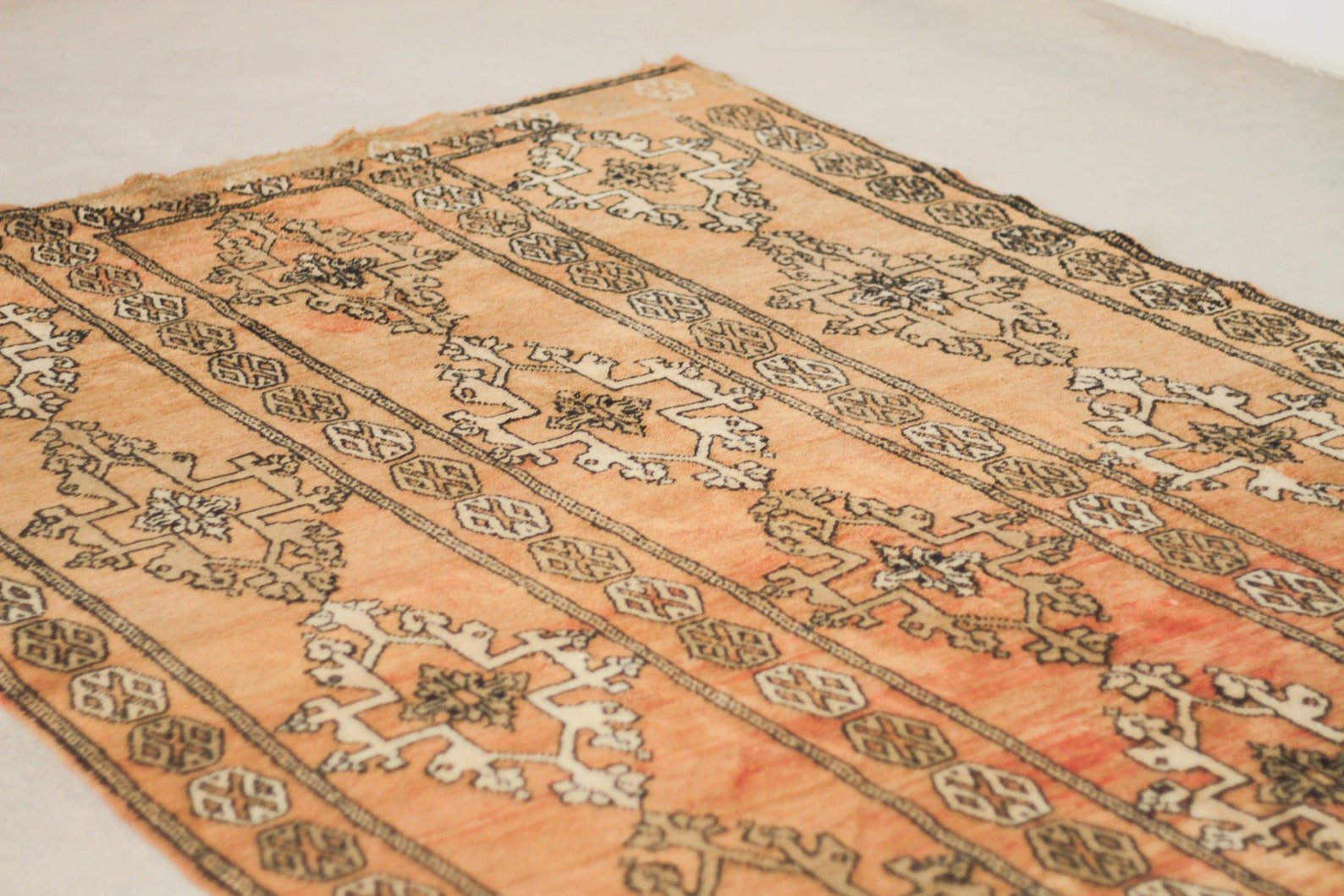 Vintage Moroccan Rug – Handmade Wool Berber rug, 5x9 ft – Peach beni mguild rug
