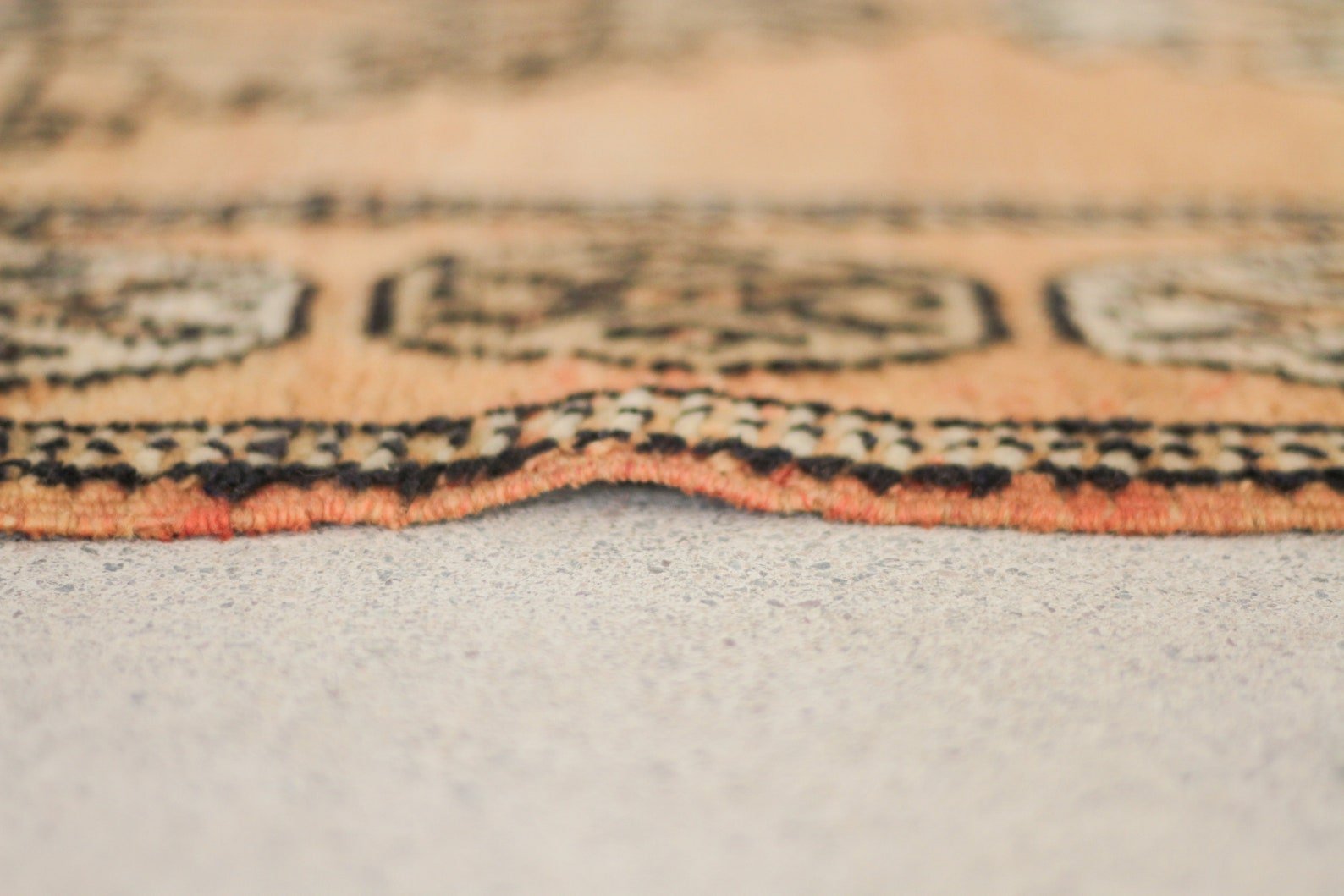 Vintage Moroccan Rug – Handmade Wool Berber rug, 5x9 ft – Peach beni mguild rug