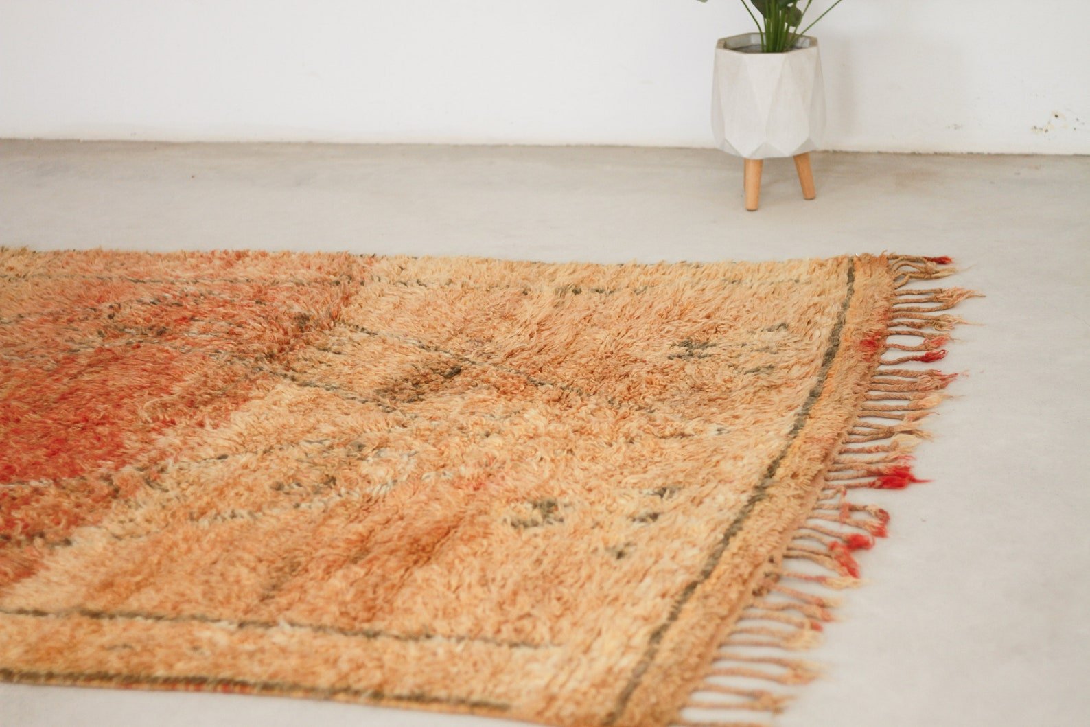 Vintage Moroccan Rug – Handmade Wool Berber rug, 6x11 ft – Peach beni mguild rug