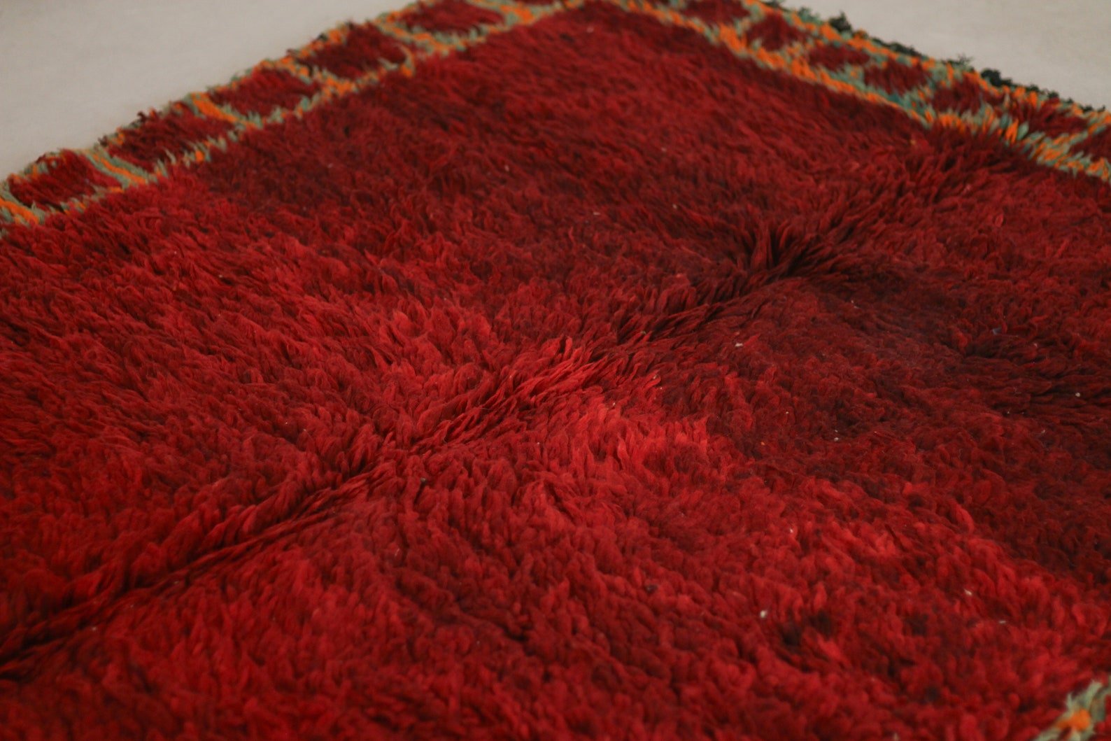Vintage Moroccan Rug – Handmade Wool Berber rug, 5x8 ft – Red beni mguild rug