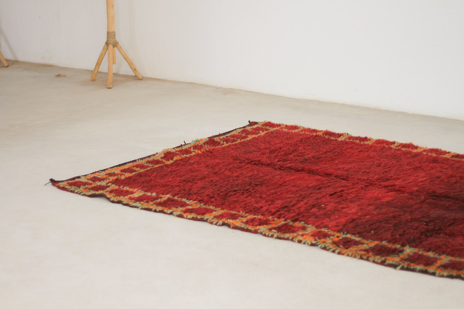 Vintage Moroccan Rug – Handmade Wool Berber rug, 5x8 ft – Red beni mguild rug