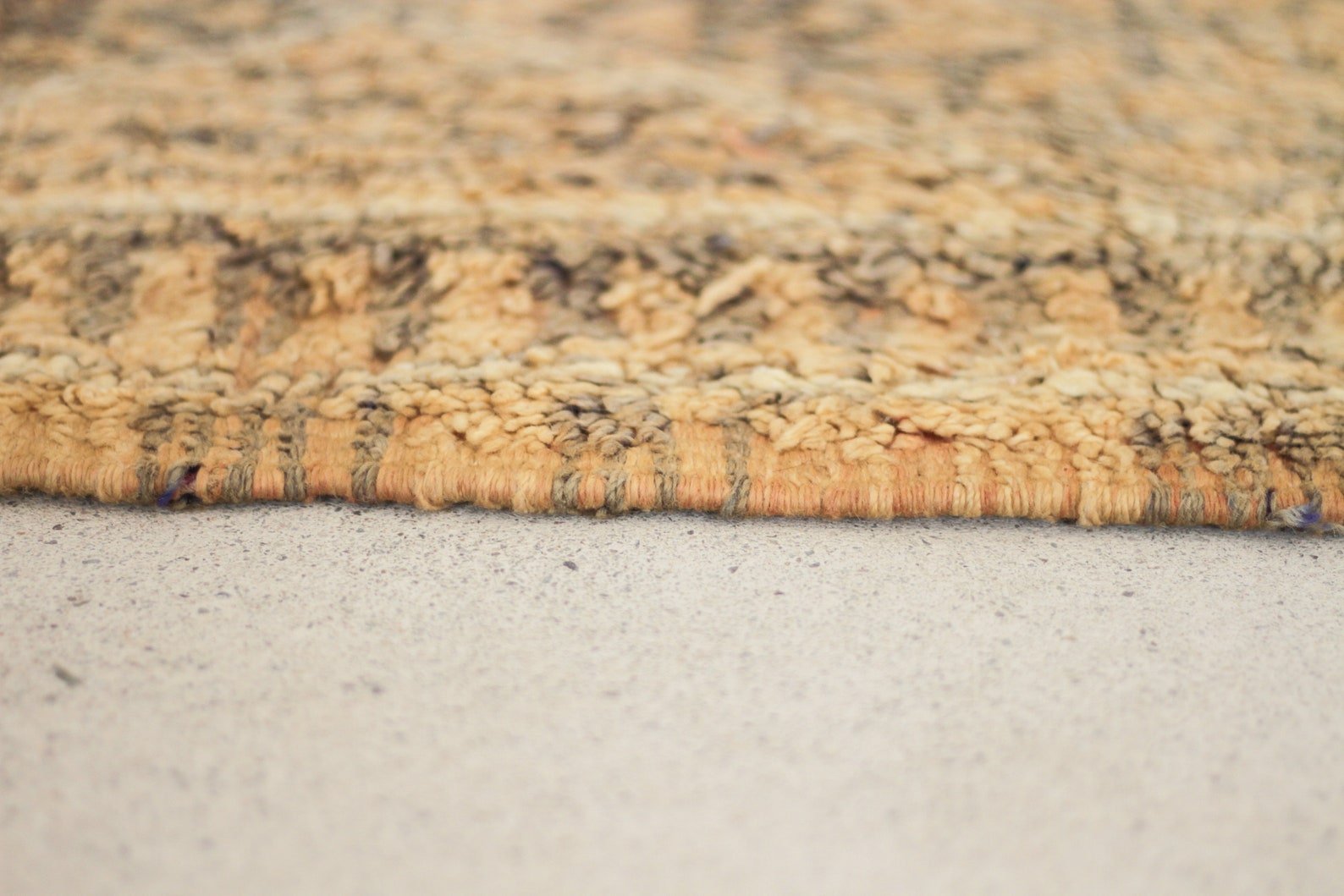 Vintage Moroccan Rug – Handmade Wool Berber rug, 6x8 ft – Peach beni mguild rug