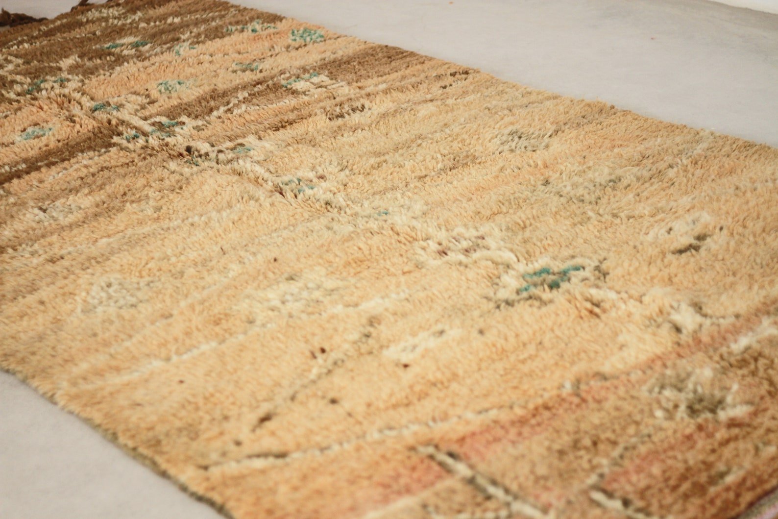 Vintage Moroccan Rug – Handmade Wool Berber rug, 5x9 ft – Peach beni mguild rug