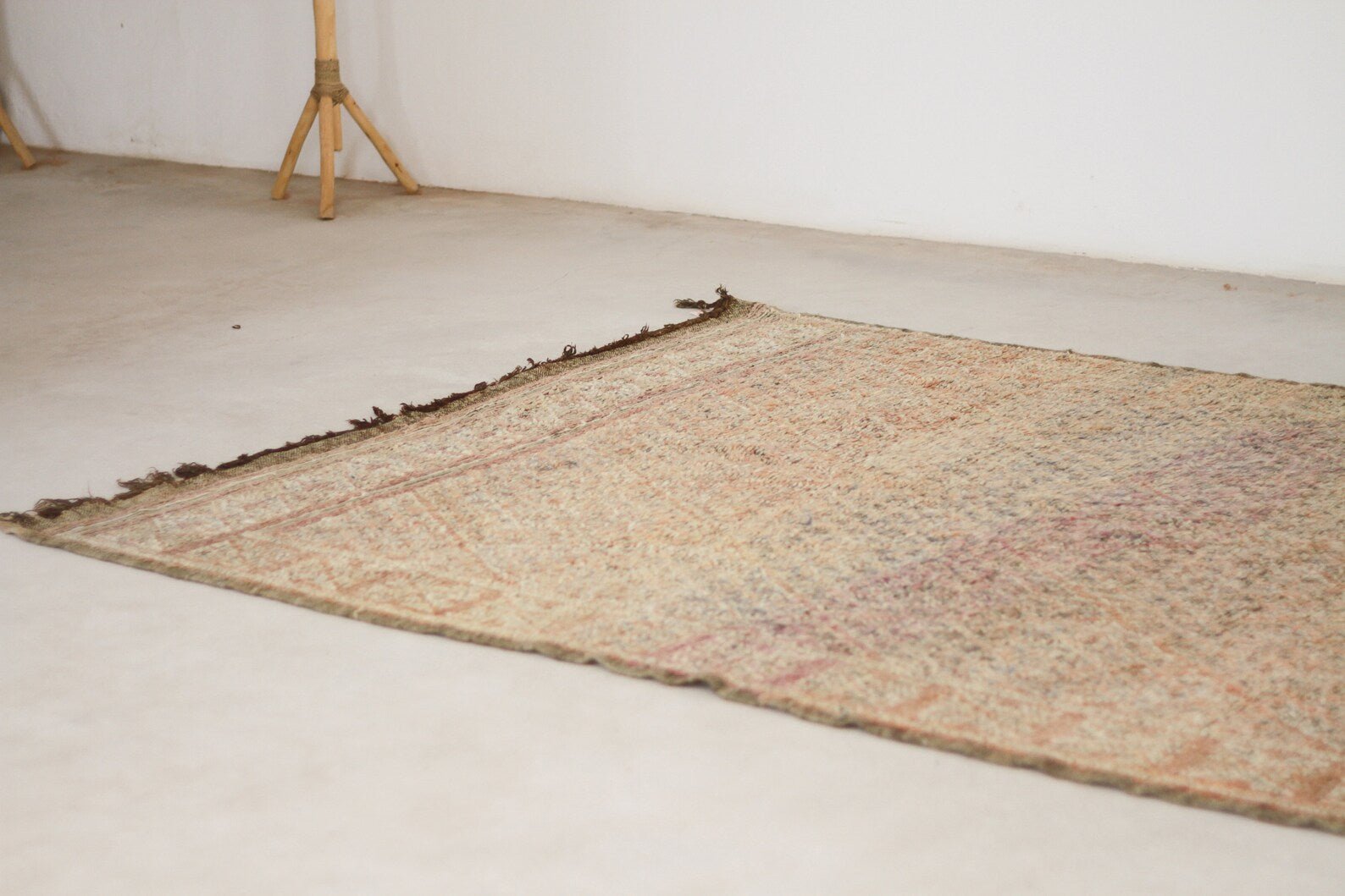 Vintage Moroccan Rug – Handmade Wool Berber rug, 6x9 ft – Peach beni mguild rug