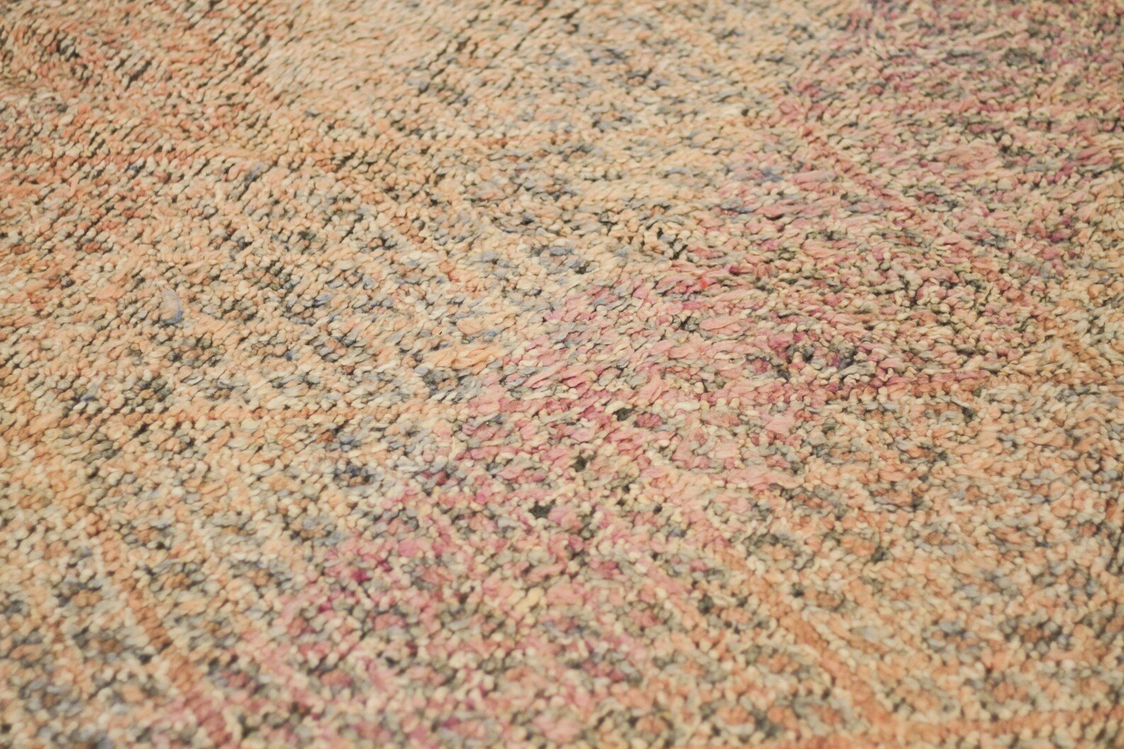 Vintage Moroccan Rug – Handmade Wool Berber rug, 6x9 ft – Peach beni mguild rug