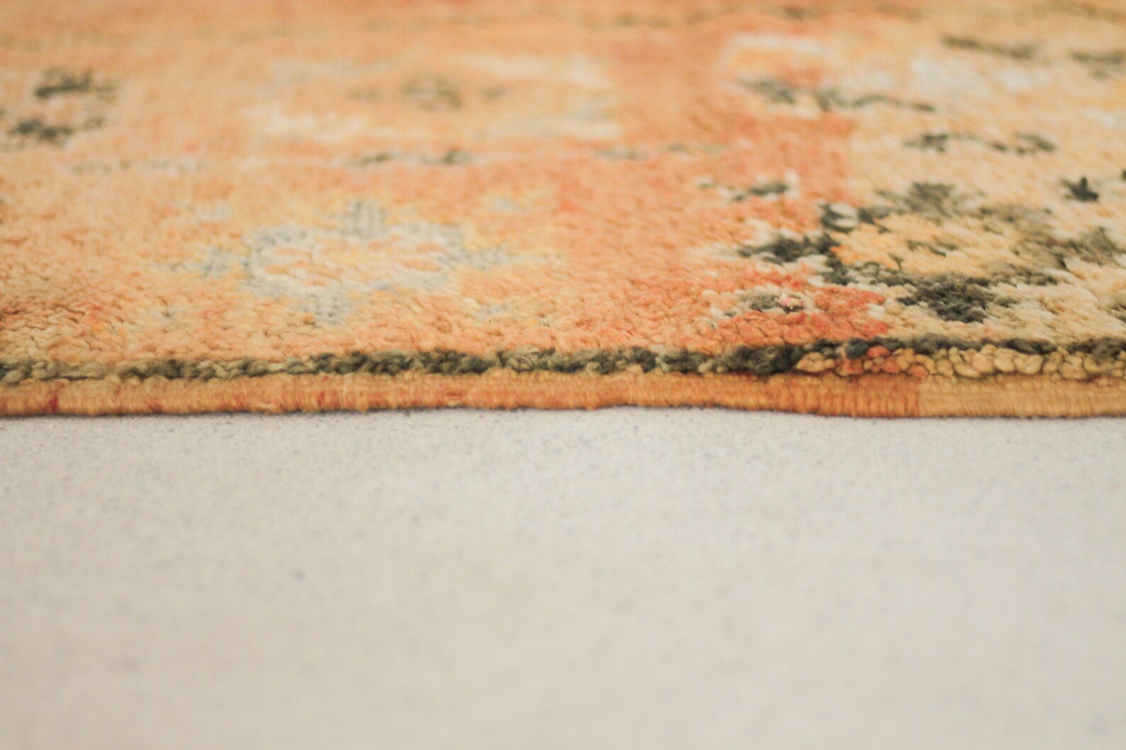 Vintage Moroccan Rug – Handmade Wool Berber rug, 5x11 ft – Peach beni mguild rug