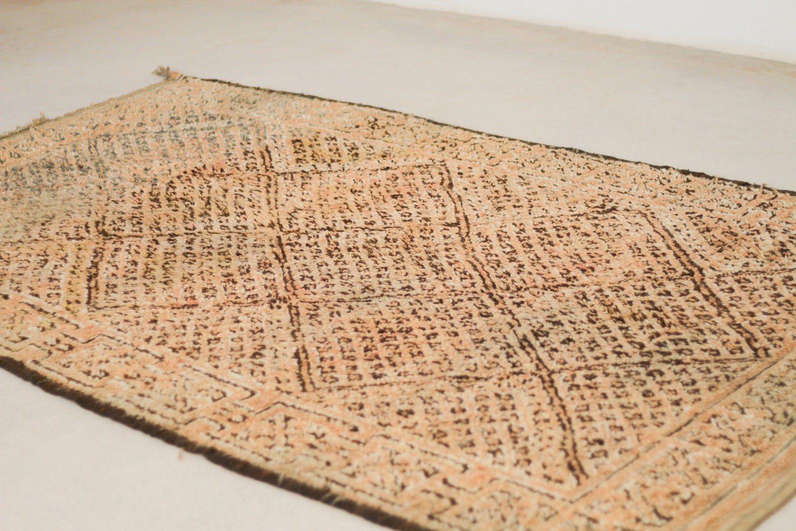 Vintage Moroccan Rug – Handmade Wool Berber rug, 6x9 ft – beni mguild rug