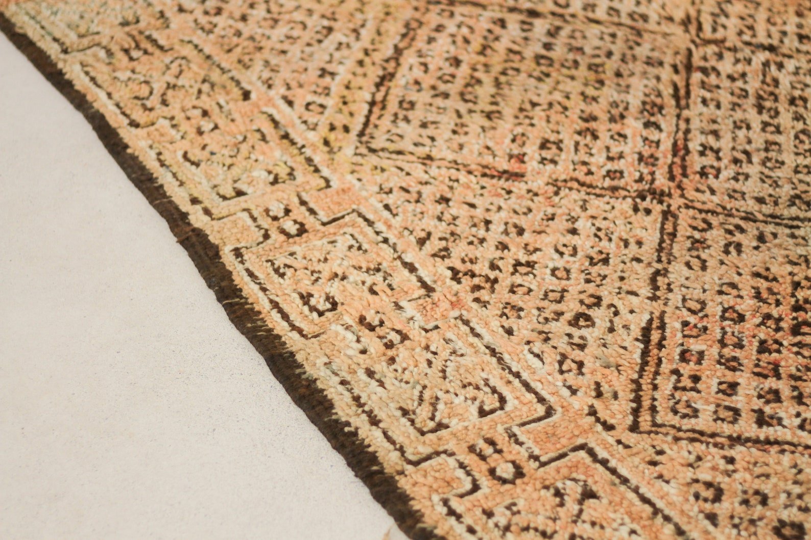 Vintage Moroccan Rug – Handmade Wool Berber rug, 6x9 ft – beni mguild rug