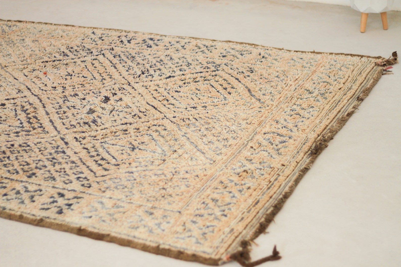 Vintage Moroccan Rug – Handmade Wool Berber rug, 7x11 ft – beige beni mguild rug