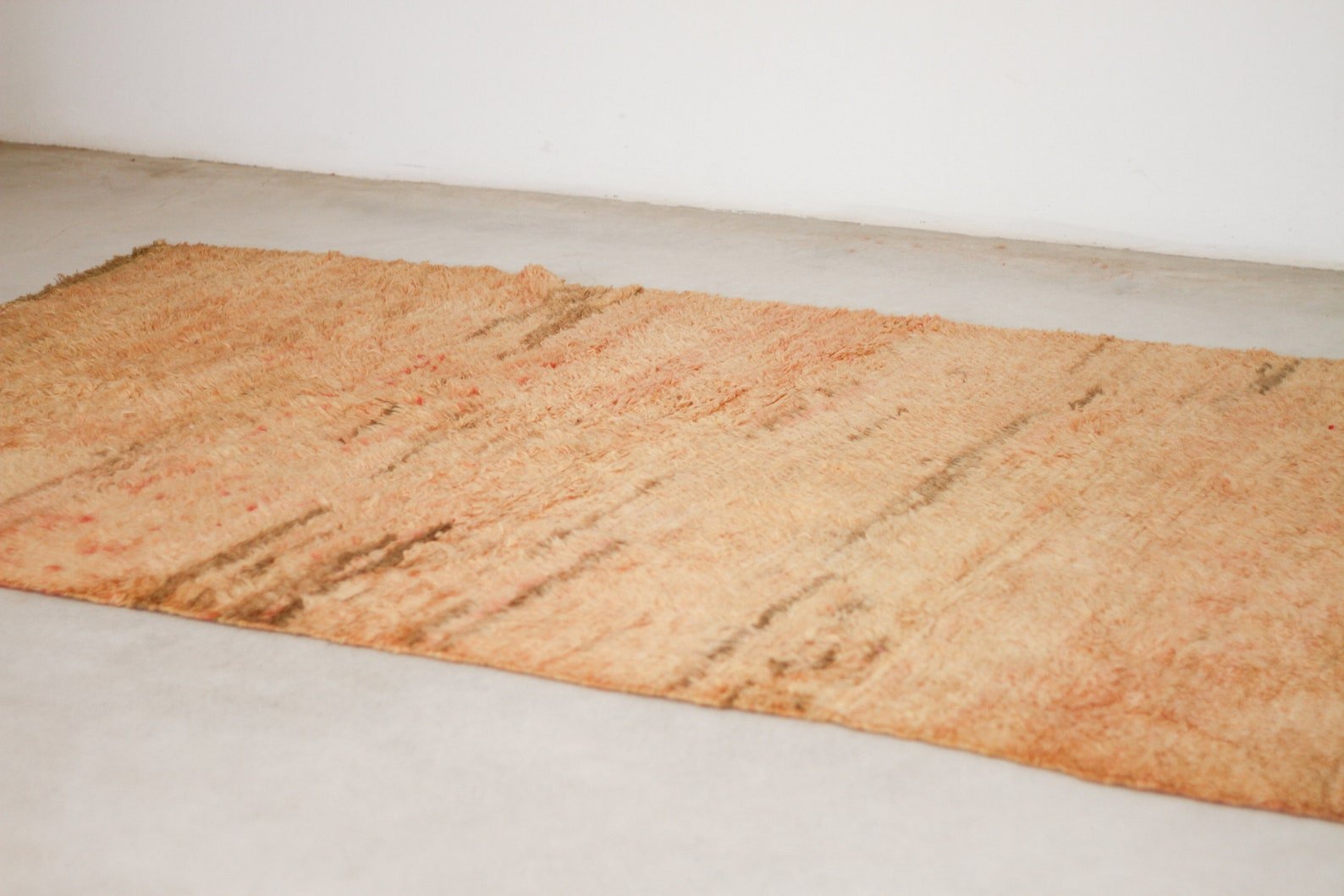 Vintage Moroccan Rug – Handmade Wool Berber rug, 6x10 ft – Peach beni mguild rug
