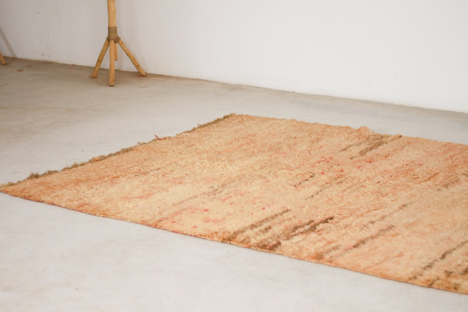 Vintage Moroccan Rug – Handmade Wool Berber rug, 6x10 ft – Peach beni mguild rug