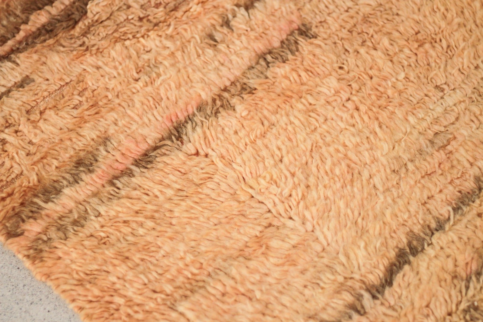 Vintage Moroccan Rug – Handmade Wool Berber rug, 6x10 ft – Peach beni mguild rug