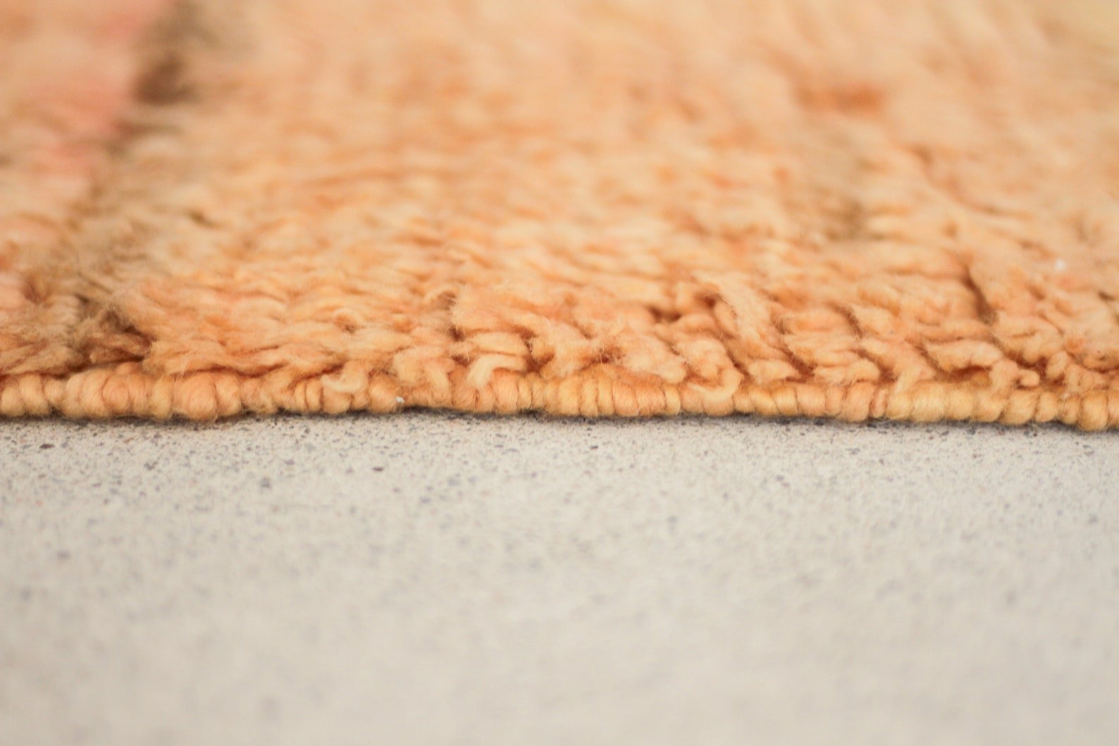 Vintage Moroccan Rug – Handmade Wool Berber rug, 6x10 ft – Peach beni mguild rug