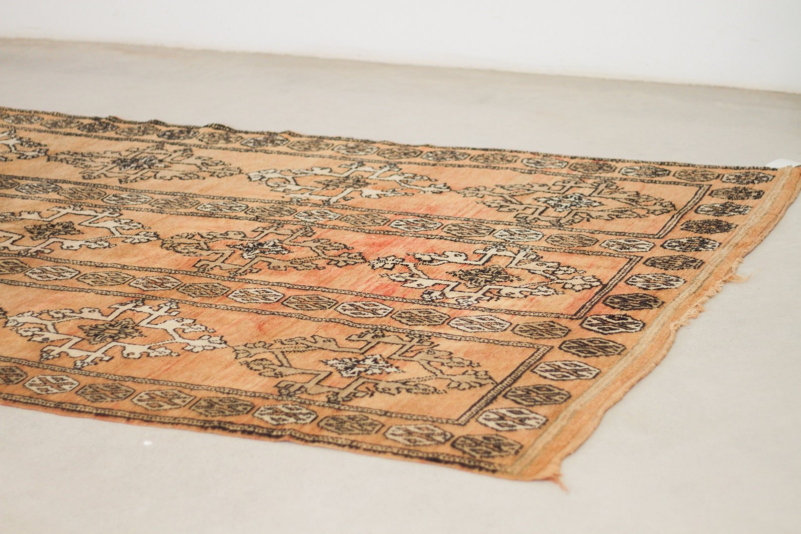 Vintage Moroccan Rug – Handmade Wool Berber rug, 5x9 ft – Peach beni mguild rug