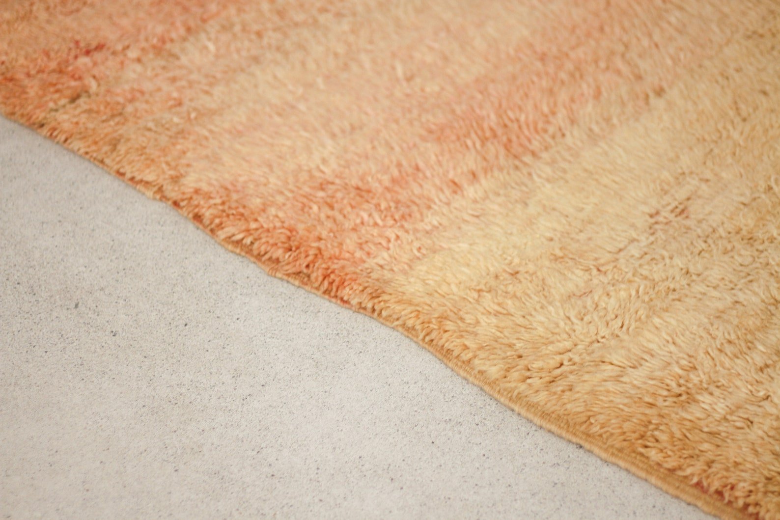 Vintage Moroccan Rug – Handmade Wool Berber rug, 6x10 ft – Peach beni mguild rug