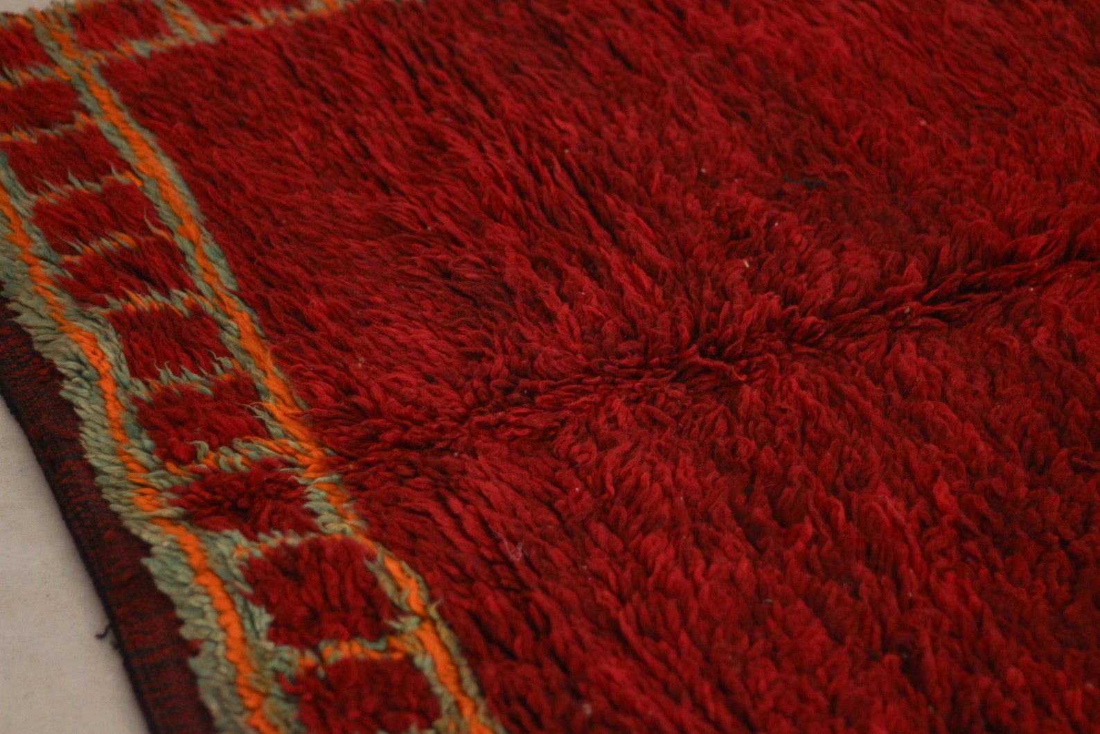 Vintage Moroccan Rug – Handmade Wool Berber rug, 5x8 ft – Red beni mguild rug