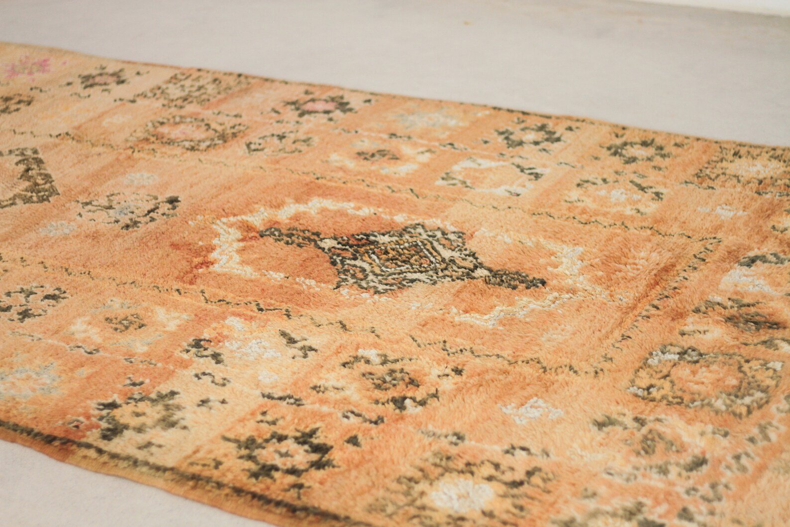 Vintage Moroccan Rug – Handmade Wool Berber rug, 5x11 ft – Peach beni mguild rug
