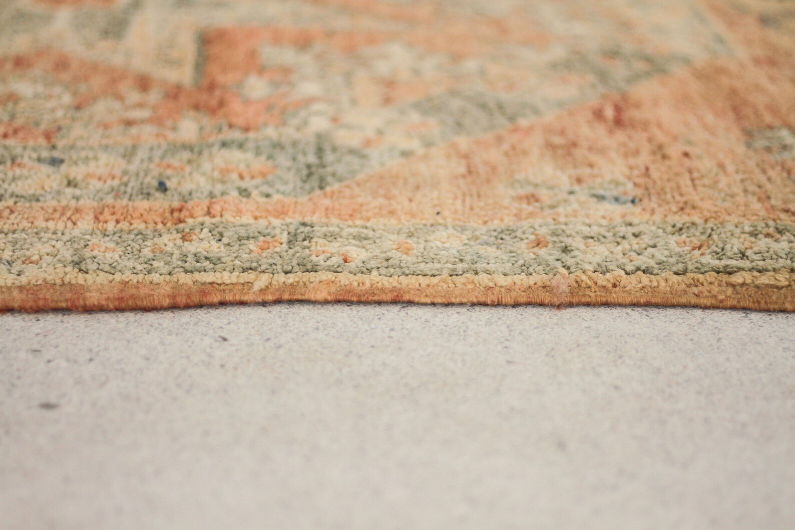 Vintage Moroccan Rug – Handmade Wool Berber rug, 5x10 ft – Peach beni mguild rug