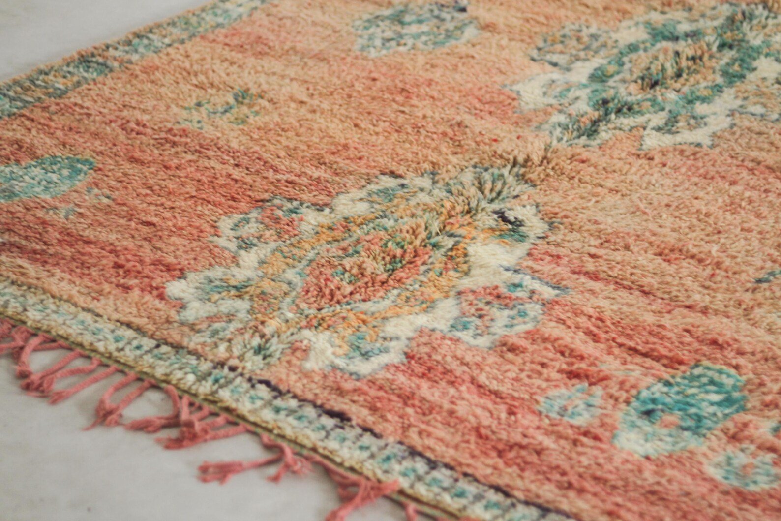 Vintage Moroccan Rug – Handmade Wool Berber rug, 6x10 ft – Peach beni mguild rug