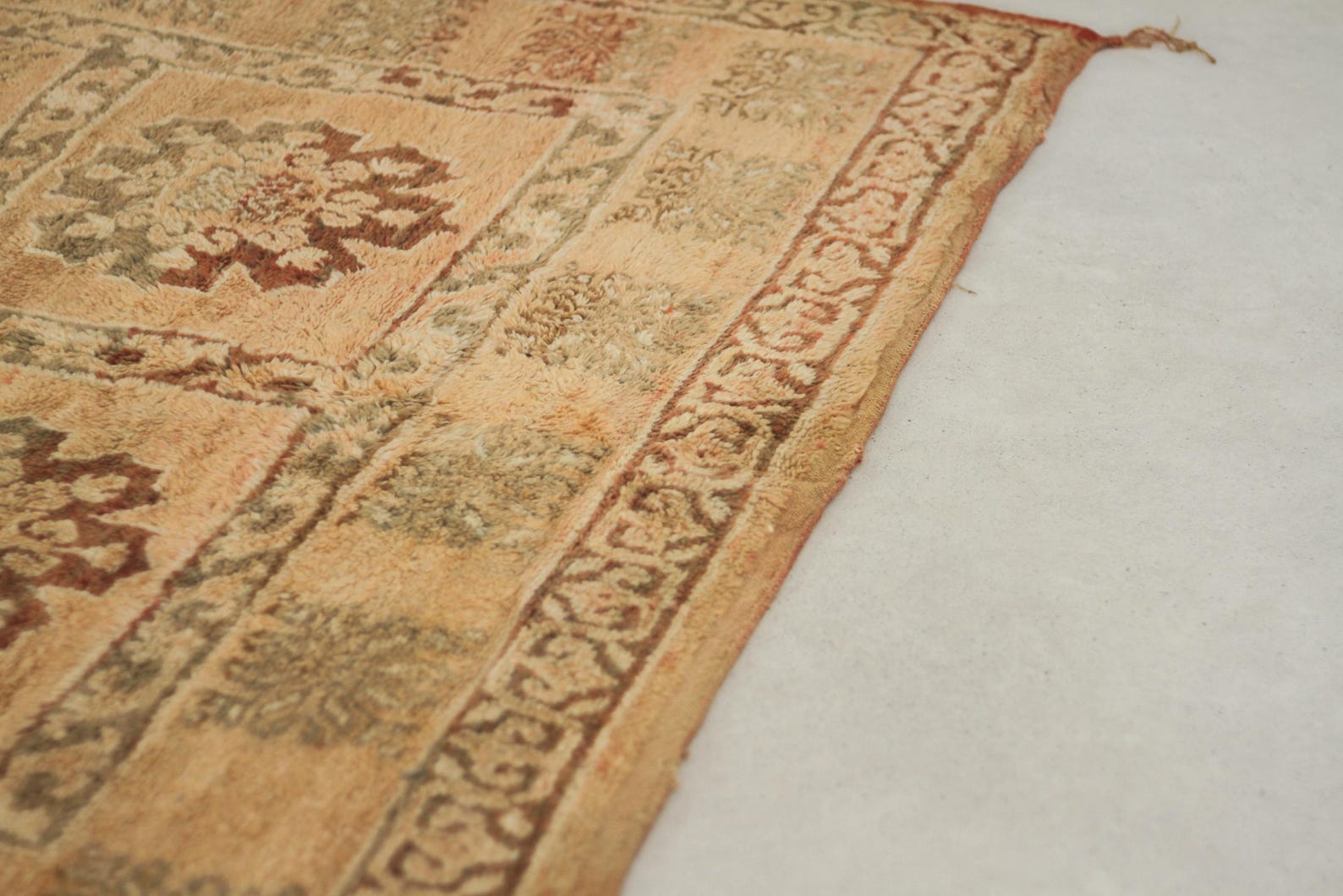 Vintage Moroccan Rug – Handmade Wool Berber rug, 6x11 ft – Peach beni mguild rug