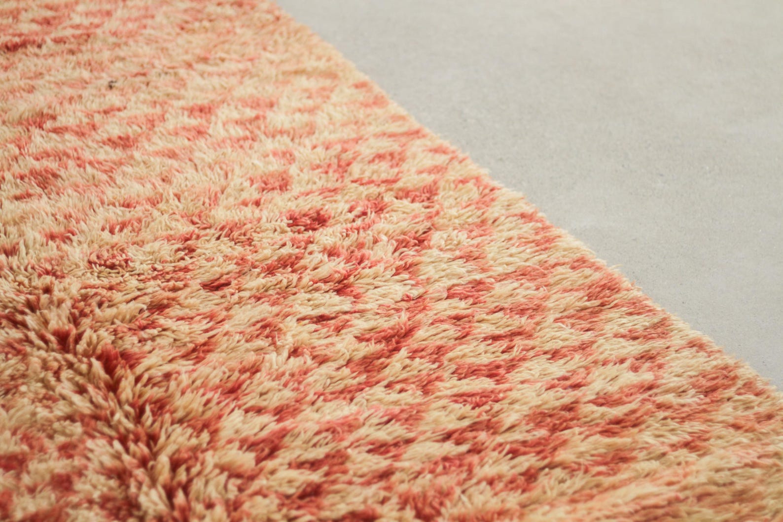 Vintage Moroccan Rug – Handmade Wool Berber rug, 5x7.5 ft – Orangee beni mguild rug