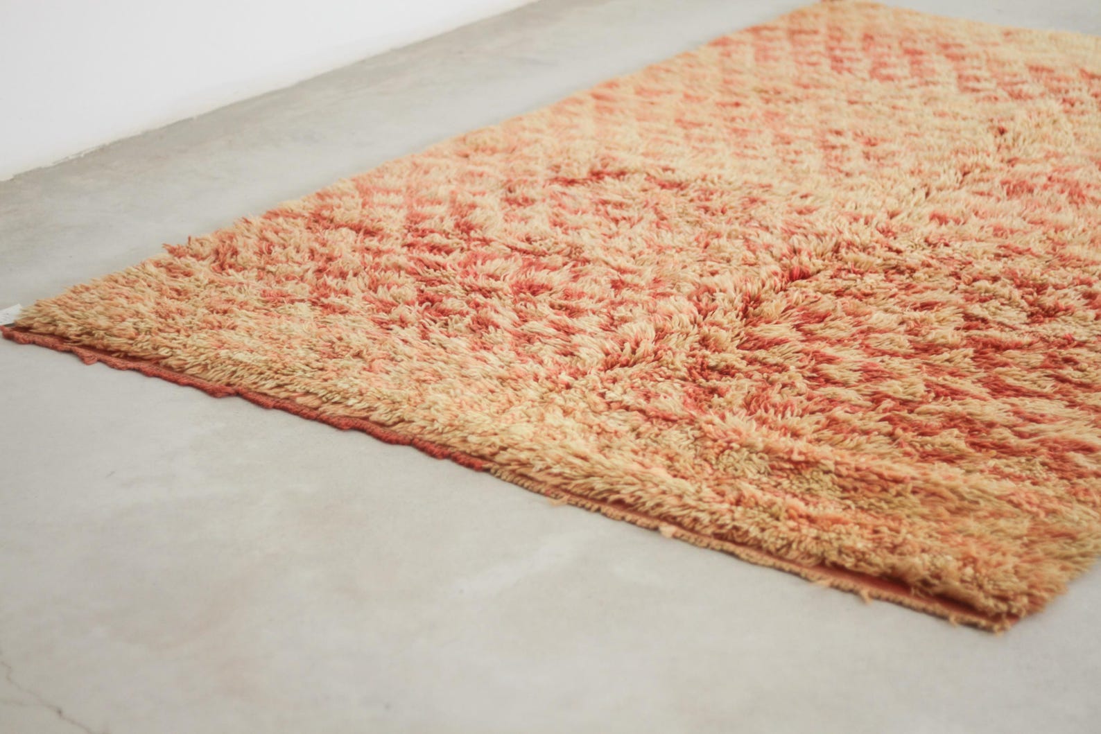 Vintage Moroccan Rug – Handmade Wool Berber rug, 5x7.5 ft – Orangee beni mguild rug